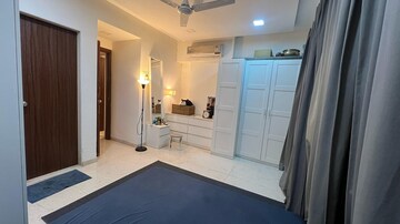 Room in 1 BHK Apartment at Santacruz West – for Rent