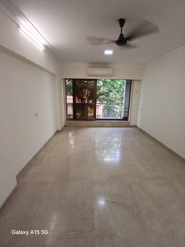 2 BHK Apartment For Rent in Santacruz West