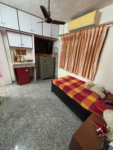 Bedroom in 1 BHK Apartment at Bandra West – for Rent