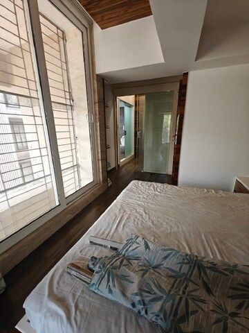 Bedroom in 2 BHK Apartment at Bandra West – for Rent