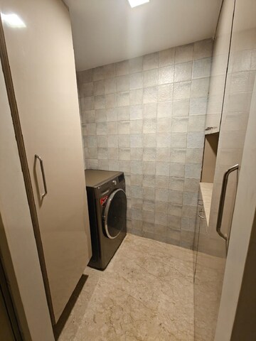 Room in 2 BHK Apartment at Bandra West – for Rent