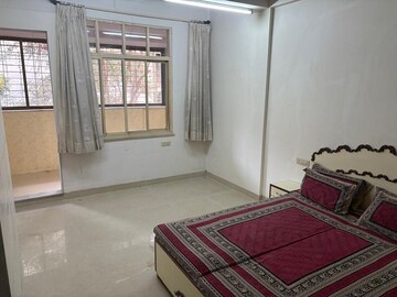 Bedroom in 2 BHK Apartment at Khar West – for Rent