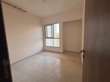 Room in 2 BHK Apartment at Piramal Vaikunth, Balkum Pada – for Rent