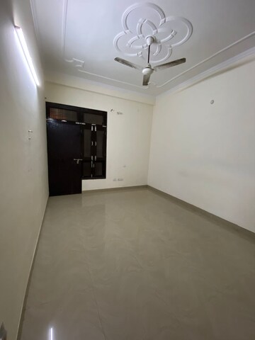 Room in 3 BHK Independent House at Gomti Nagar – for Rent