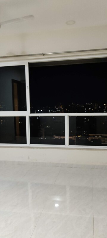 Furnished Amenities in 2 BHK Apartment at Supreme 19, Lokhandwala Township Kandivali – for Rent