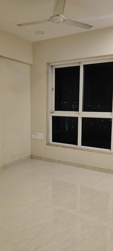 Room in 2 BHK Apartment at Supreme 19, Lokhandwala Township Kandivali – for Rent