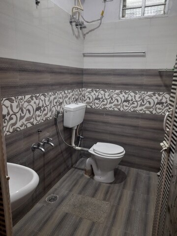Bathroom in 1 RK Builder Floor at Shalimar Comforts, Rt Nagar – for Rent
