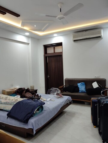 Room in 3 BHK Apartment at Worli – for Rent