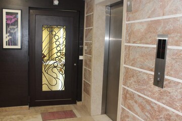Bedroom in 5 BHK Apartment at Hiranandani Powai Park, Powai – for Rent