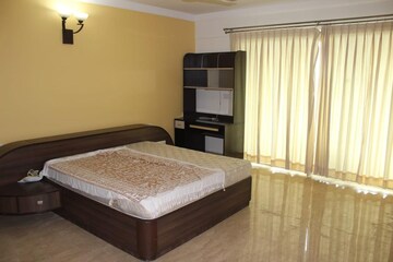 Bedroom in 5 BHK Apartment at Hiranandani Powai Park, Powai – for Rent