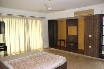 Bedroom in 5 BHK Apartment at Hiranandani Powai Park, Powai – for Rent