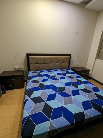 Room in 4 BHK Apartment at Parel – for Rent