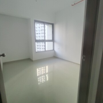 Room in 2 BHK Apartment at Kalpataru Immensa, Kolshet Road – for Rent