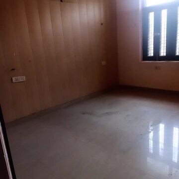 Room in 2 BHK Independent House at Ansal Plaza Sector-23, Sector 23 – for Rent