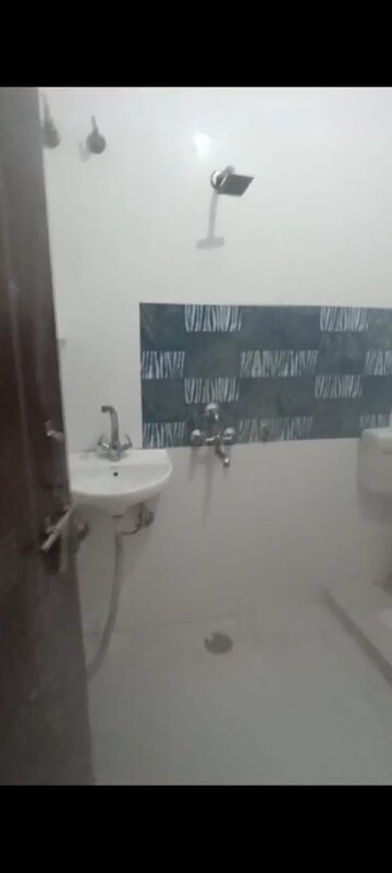 Master Bedroom in 2 BHK Independent House at Adil Nagar – for Rent