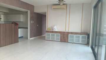 Room in 4 BHK Apartment at Tata Primanti-Tower Residences, Sector 72 – for Rent