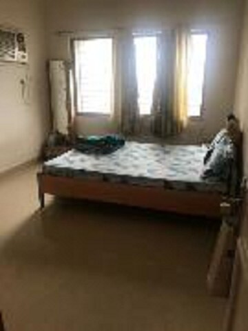 Bedroom in 3 BHK Apartment at Raheja Sherwood, Goregaon East – for Rent
