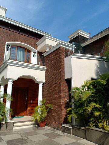 6+ BHK Independent House – Exterior View View at Sector 69 - for Rent