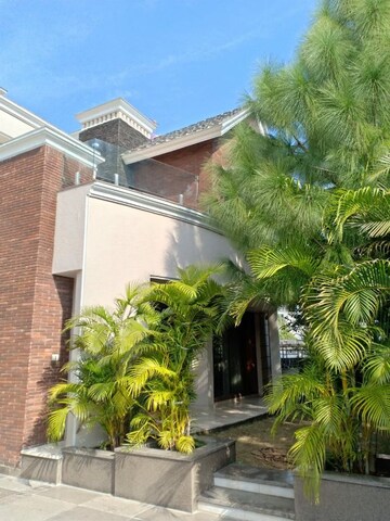 6+ BHK Independent House – Exterior View View at Sector 69 - for Rent