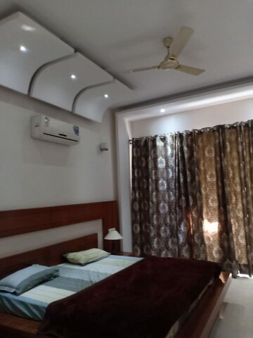 Bedroom in 6+ BHK Independent House at Sector 69 – for Rent