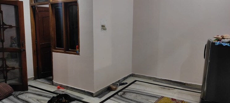 Room, sector 4 2.5 Bedroom 720 Sq.Yd. Independent House In Sector 4 Faridabad 8220936