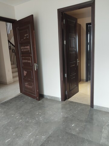 Building Lobby in 4 BHK Villa at Tata Primanti Villas, Sector 72 – for Rent