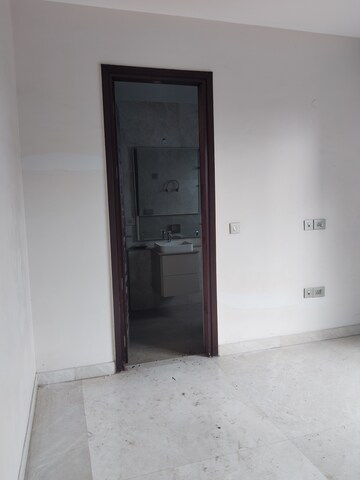 Room in 4 BHK Villa at Tata Primanti Villas, Sector 72 – for Rent