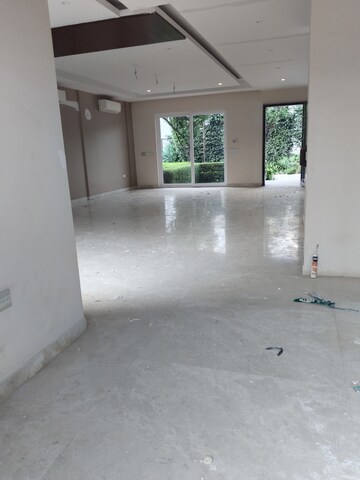 Room in 4 BHK Villa at Tata Primanti Villas, Sector 72 – for Rent
