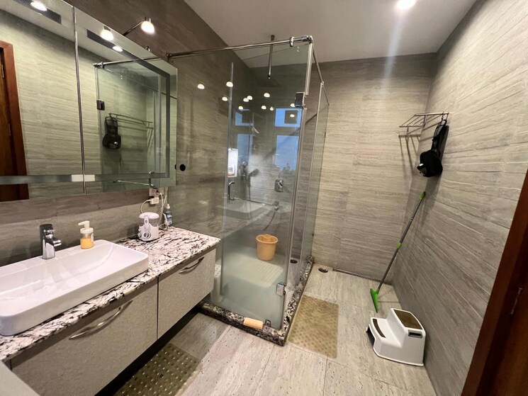 Master Bedroom, tata-primanti-villas 4 Bedroom 8500 Sq.Ft. Villa In Sector 72 Gurgaon 8220997