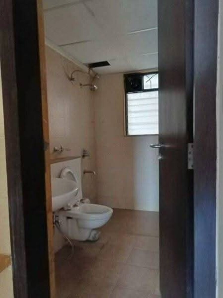 Bathroom, pride-platinum 2 Bedroom 930 Sq.Ft. Apartment In Baner Pune 8221023