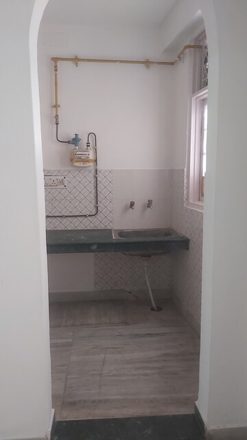 Furnished Amenities in 1.5 BHK Builder Floor at Mayur Vihar – for Rent