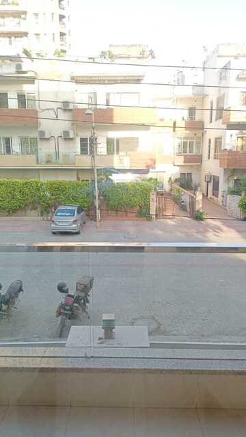 Parking in 4 BHK Villa at Orchid Petals, Sector 49 – for Rent