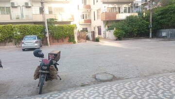 Parking in 4 BHK Villa at Orchid Petals, Sector 49 – for Rent