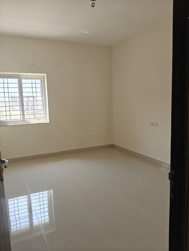 Room, kukatpally 3 Bedroom 1500 Sq.Ft. Apartment In Kukatpally Hyderabad 8221090