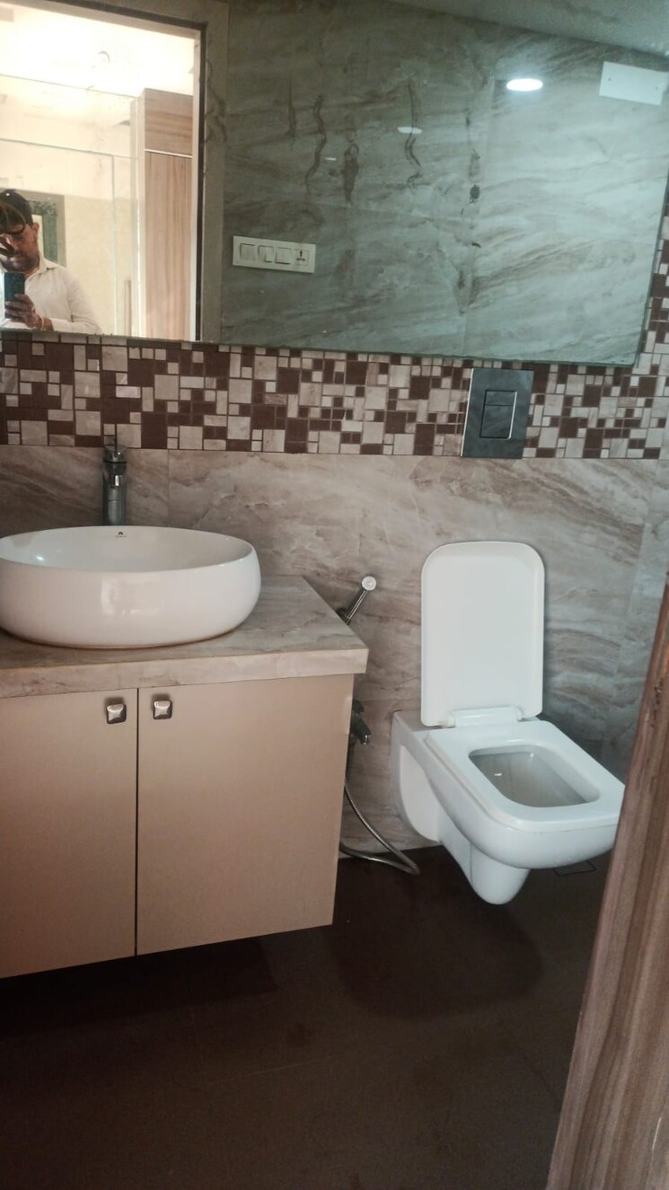 Bathroom, marathon-monte-south 3 Bedroom 1408 Sq.Ft. Apartment In Byculla West Mumbai 8221131