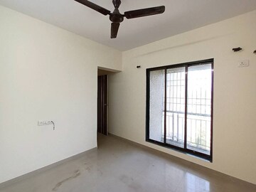 Room in 1.5 BHK Apartment at Squarefeet Imperial Square, Ghodbunder Road – for Sale