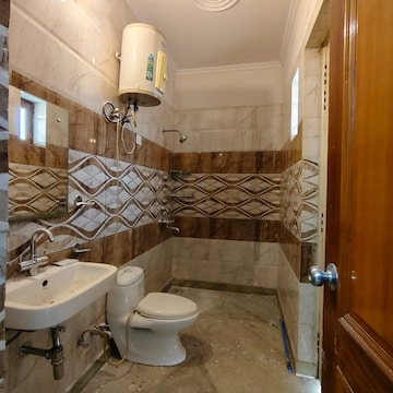 Bathroom in 2 BHK Builder Floor at Palam Vihar Residents Association, Palam Vihar – for Rent