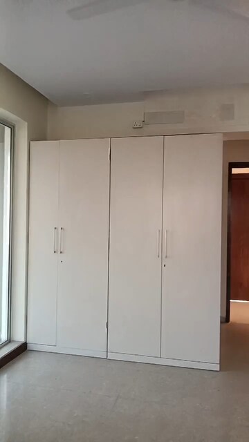 Furnished Amenities in 3.5 BHK Apartment at Andheri West – for Rent