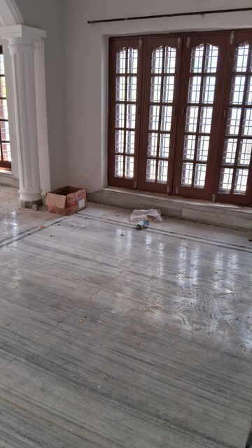 Room in 5 BHK Independent House at Gms Road – for Rent