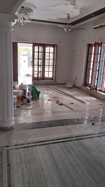 Bedroom in 5 BHK Independent House at Gms Road – for Rent