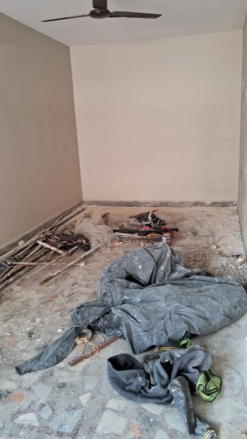 Bedroom in 5 BHK Independent House at Gms Road – for Rent