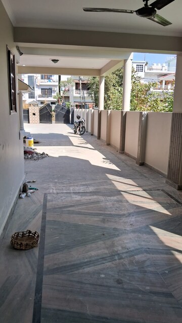 Parking in 5 BHK Independent House at Gms Road – for Rent