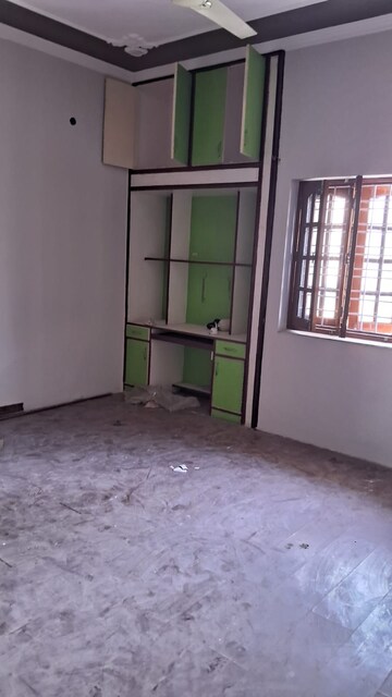 Room in 5 BHK Independent House at Gms Road – for Rent