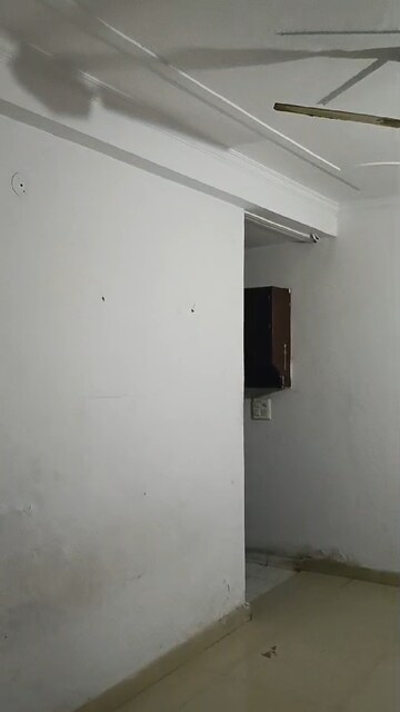 Room in 1 BHK Builder Floor at Sector 70 – for Rent