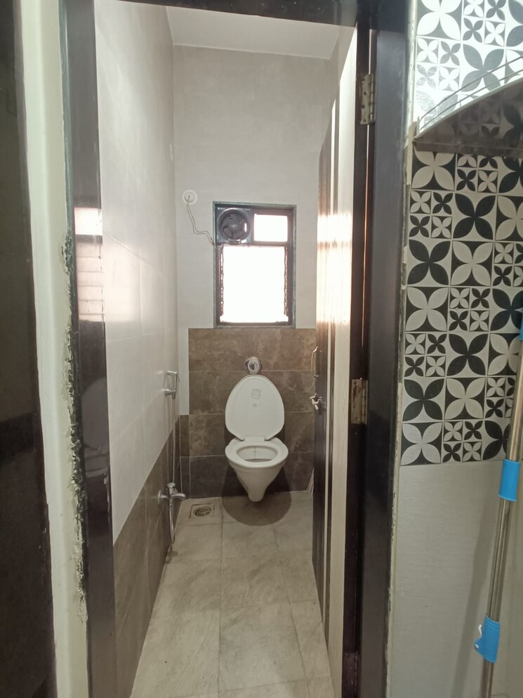 Bathroom, vijay-society-dhankawadi 4 Bedroom 2700 Sq.Ft. Independent House In Dhankawadi Pune 8221283
