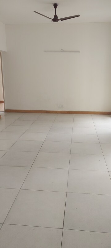 Room in 3 BHK Apartment at Jaypee Greens Pavilion Court, Sector 128 – for Sale