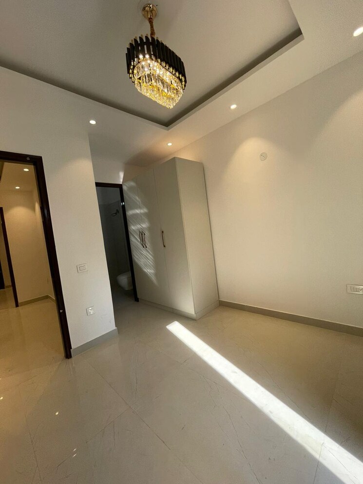 Room, shalimar bagh 3 Bedroom 1300 Sq.Ft. Builder Floor In Shalimar Bagh Delhi 8221359