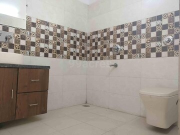 Kitchen in 6+ BHK Independent House at Shalimar Bagh – for Sale