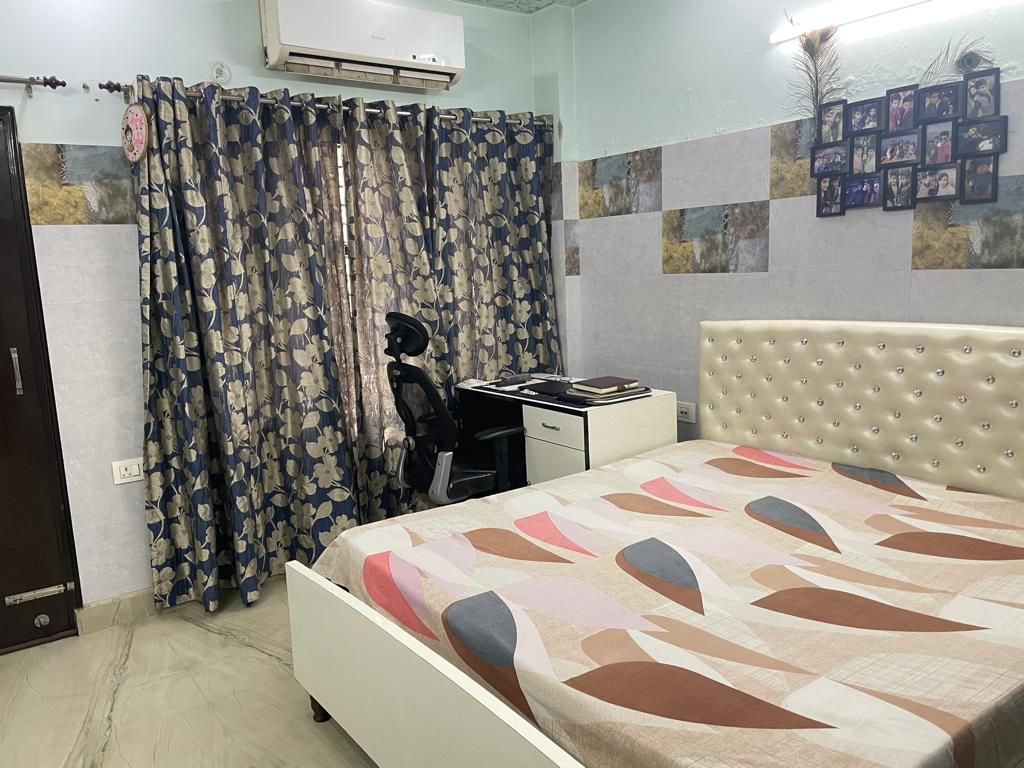 6+ BHK Independent House For Sale in Shalimar Bagh Hosing 