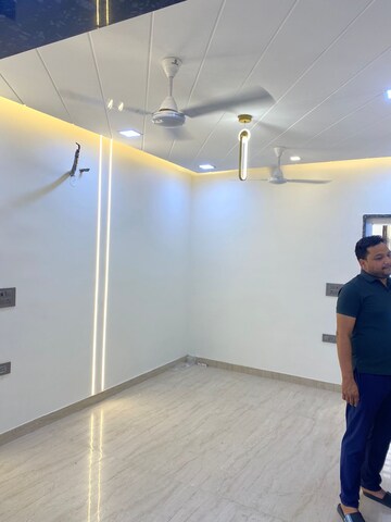 Room in 3 BHK Builder Floor at Adarsh Nagar – for Sale